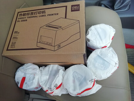 产品包装：产品包装很好，没有半点损坏，虽然只有打印机自带的包装纸箱，但保护得也很好，京东套送服务速度和质量绝对杠杠的！
外形外观：外观还可以，中规中矩，小小的不占地方…实用耐用才是最好的！
打印效果：打印效果很不错，跳机的很少，很清楚，不卡纸！
操作难易：操作使用简单，容易！
打印速度：打印速度很快，1秒1张，很给力！
相信得过，相信京东，双十一还有优惠，很划算！