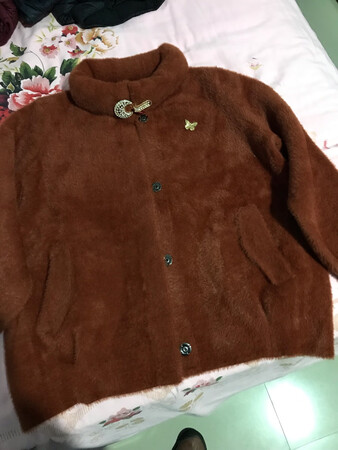 妈妈很喜欢，穿着合身，衣服材质质量都很好。值得购买