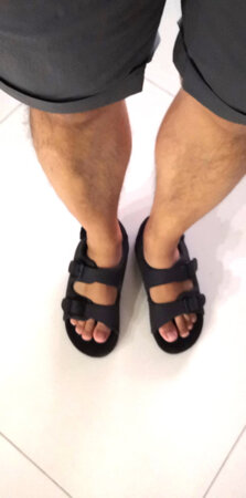 老婆给买的，没有我上一双斯凯奇蓝白凉鞋穿着舒服。