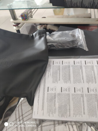 这次可是倾家荡产买个老铁的耳机，正好618买的，毫不犹豫下手了，首先昨天收到的货，快递也挺快的，大前天夜里下的单，昨天上午到了。第一次打开这个耳机颜值真的高，还有这个耳机还支持NFC连接，我试听课一下，低音还是有杂音，可能是需要煲机，目前正在煲机，不过高音音质没得说，昨天煲了一下午，感觉低音音质好太多了，总而言之，很满意的购物，后续还会追评！相信老铁，没毛病！