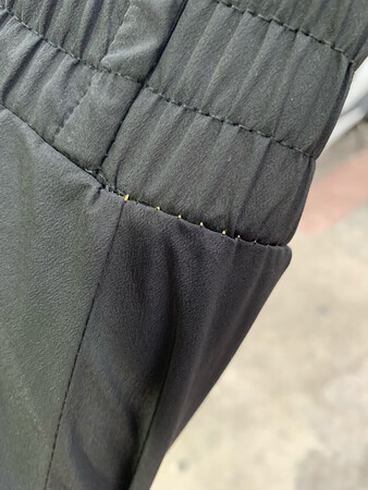 样子还行！质量不太好，有点开线了。