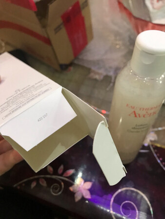 没有防伪标志，盒子和没包装没有密封，就连生产日期都不明显。怎么看都像假货，都不好用