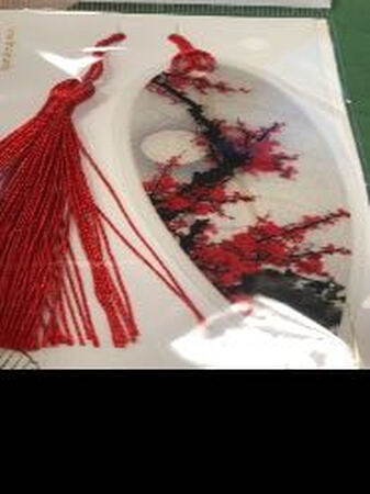 买的多，店家给了优惠九折。真的是惊喜，有精致，还有小信封，信封上写上文字赠送别人更棒。买来送给学生的，希望他们喜欢