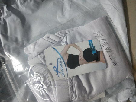 裤子已收到，小女儿舞蹈考级用的。穿上正合适，料子很好，柔软亲肤，很舒服。