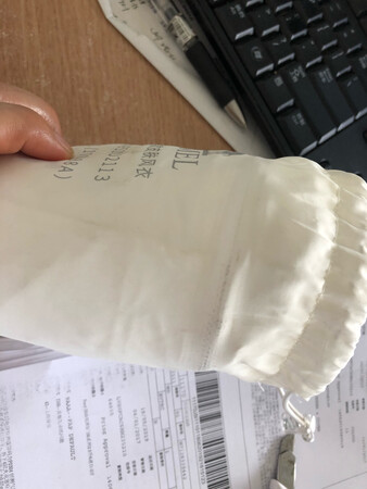活动价格挺优惠的！该款是修身款，号码有些小，建议买大一码！