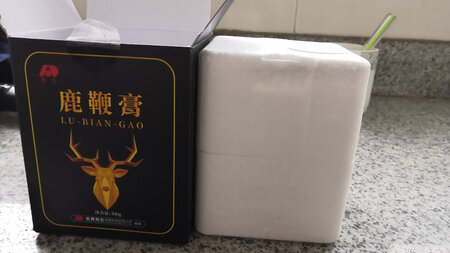 敖东旗舰店 鹿鞭膏 。第二次购买，恰逢双十一，活动打折力度很大，多买点放着，慢慢吃。男性男用滋补品 非同仁堂修正海狗丸玛卡牡蛎杞草保健品 三瓶装。还可以搭配一些其他产品服用，效果更好。产品发货速度很快，京东物流就是好。包装非常严实。持续关注使用效果。