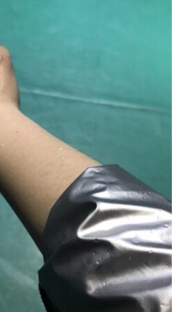 衣服真心不错，穿上五分钟立马出汗。我买来是为了减肥用，感觉很不错！