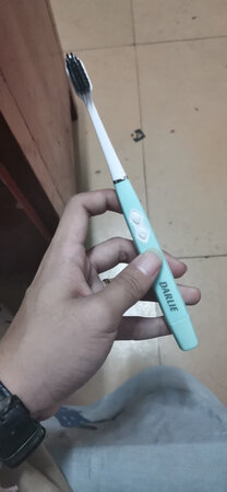 满满的廉价商品感，对比一下室友花六十八买的，真的是货比货得扔嗷