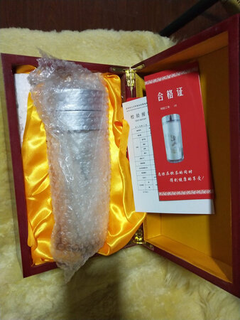 包装完好无损，快递给力，内胆看上去是银的，但是没办法检测，但愿如宣传所说的