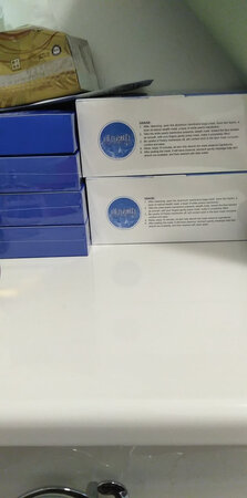 囤货这么多估计要用一段时间了     让我的皮肤更加水润光亮 需要的朋友可以下单了     一直用这个牌子的产品    用完继续购买     支持京东