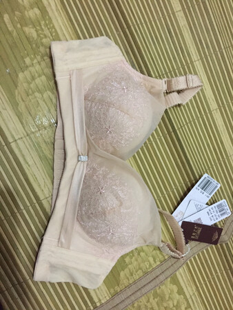 跟实体店买的差距不大，还可以，价格很划算
