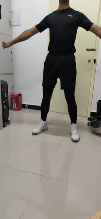 穿着运动很舒服，效果很好，伸展性非常强，希望越做越好，好评！