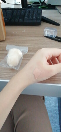 额，，，这个，，，，是我太白还是粉底液太红了？我不配拥有它_(:з」∠)_