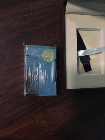 第一次网购就这样，必须5星差评。不是一般的坑。商家跟我说免费刻字。我要的刻字的，结果发来的不是刻字的。我问客服，客服说货到付款不给刻字。呵呵，那为什么不提前跟我讲？我真笑了