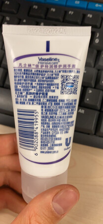 保湿效果：保湿效果很不错
产品香味：香味淡淡的 正正好好