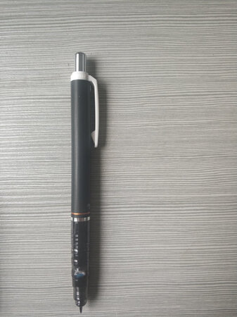 0.3mm质量杠杠的，第一次使用这么好的自动笔。