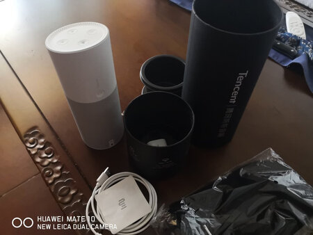 是正品，之所以选择~听听，其一是看中它丰富的节目资源；其二是自带电池，使用更方便！！！