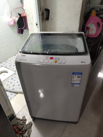这洗衣机很好，声音也小，质量也不错，快递小哥直接送到家，还给安装好，很给力，五星好评！值得购买！