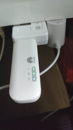 传输速度：取决于当地运营商的的信号覆盖程度，当地型号约好传输的速度就越快。
稳定性：打王者稳定在60-120左右，偶尔跳一下，和手机的速度差不多，吃的的话也是一样的，还可以。
操作难易：其他的没用过，这个的话还行吧，操作简单，几步就可以完成了(￣へ￣)
做工质量：华为的质控还是蛮可以的，我这个是17年生产的，还没卖完。
外形外观：简介大方，看起来挺好看的。
其他特色：就是感觉没我小米8快。