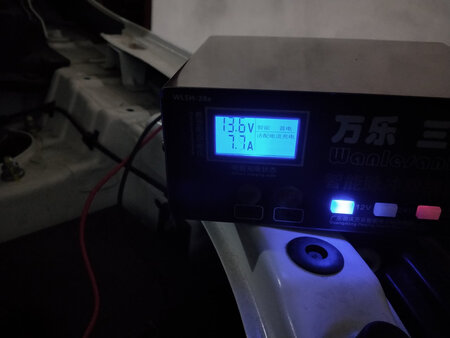 电瓶挺好用的，拿回来不懂用。问客户人家都一一解答了。不错，挺好。