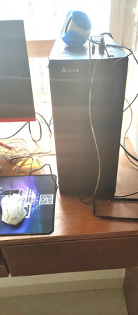 性能配置：不错
机箱外观：简单大方很漂亮
散热性能：很好，用久也不觉得烫
其他特色：很容易安装，客服服务态度超好
售后服务：售后就不知道了，因为暂时不需要，但是我相信也不会差到哪里去！
总之真的很不错的一款电脑，打游戏也很顺手，很顺畅，看电影什么的都不错，值得推荐