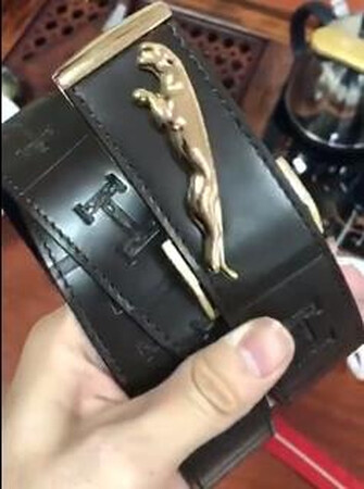 皮带收到，包装精致，款式时尚，皮质柔软细腻，质量不错