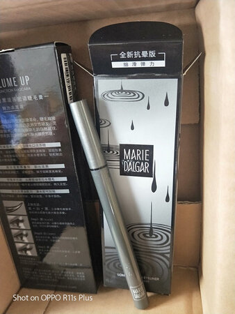 好用！评价高是有道理的。用了才来评价的。两支装，一黑一白，黑白黑，拉长效果好，用完很浓密，自然。防水，不花妆，不掉渣，买对了！以后就用它了。