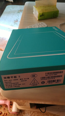 搞活动买的，送了不少东西。平板用的挺好，大小合适，运行也流畅，显示效果好