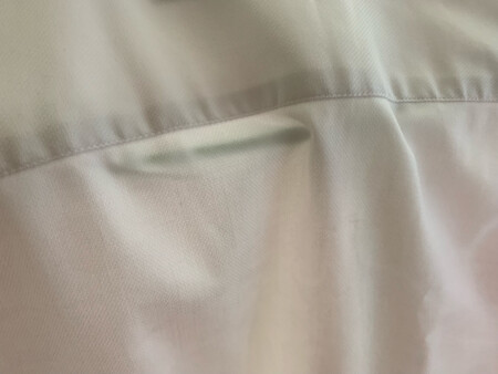 布料很不错，特别好，穿着上台表演节目用的，衣服看着可以，物美价廉