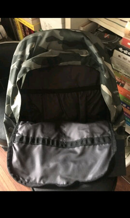 质量很好，快递很快，耐克双肩包就是不一样，棒棒的
