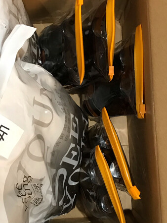 赶上双十一活动买的。一起买了好多套。也优惠了不少还赠送了许多小样。送货的速度依然很快。
