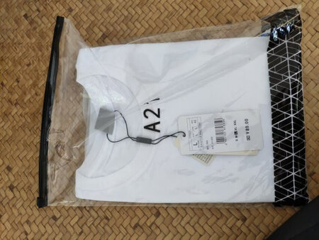 a21自营品牌很酷，我很多的衣服都是买A21的，而且还有腰的，衣服品质都很不错，而且，这个a21是京东的自营品牌，许许多多的衣服质量都有保障，外观设计时尚，穿起来挺舒服的，一直信赖A21，而且穿起来的，时尚帅气，京东自营物流很快，给京东点赞