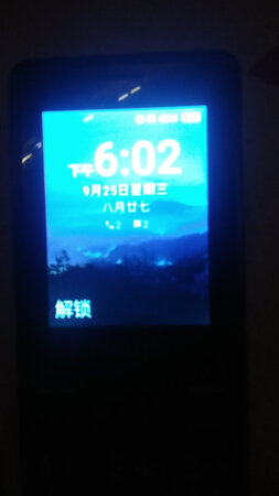 外形外观：和图片一样。
运行速度：还可以吧
屏幕音效：满清晰的。
待机时间：还行。可以有几天
拍照效果：还没拍