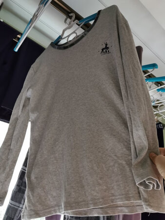 双十一最后一小时买的，满199减一百，凑了几条秋裤，价格实惠，昨天到货洗了，感觉裤子比上衣要厚，裤子洗完略缩水了点，显示是百分之百纯棉的。凑合穿，反正价格不贵，京东售后也好，快递服务好，送货上门。可以的