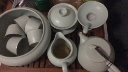 还算满意，但是，刚买完就降价是怎么回事？这款看过很久了，一直放在购物车里，价格没什么变化，这是什么运气哇