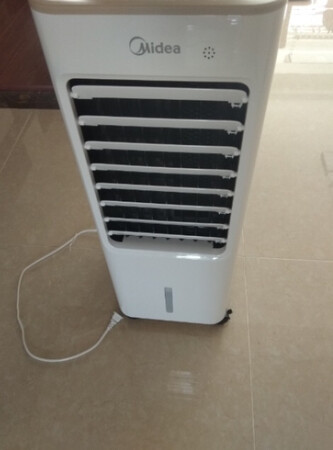 制冷效果：效果需要配合冰晶使用 吹的面积不大
耗电情况：耗电较少