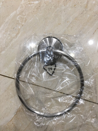 毛巾挂着大气，质量OK，安装方便