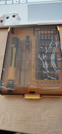 工具种类齐全，常用各种小螺丝拆装都可以，卖家发货很及时到货马上试用了，拆装很方便！性价高，值得购买！
