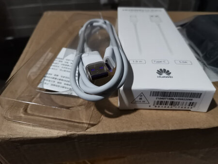 数据线很好用 和原装的一样  还有防伪验证码