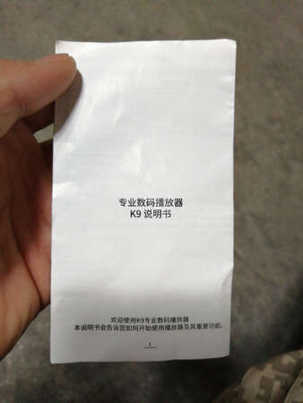 产品图图片不方便就不发了。在我的耐心等待下，它终于到了，首先，着眼不错，看着时尚，手感舒适，再者，赠送的东西挺多的，数据线，耳机，转换线，收纳袋，比较齐全，有一丢丢的不如意，看视频不能用蓝牙耳机哭哭，但是不影响他的总体感觉，最重要的是客服小姐姐，善良又美丽，不辞辛苦的为我下载东西，还陪我唠了好几个点的嗑，真的是平生第一次碰到这么好的客服小姐姐，就这点，这款产品也值得你们入手，快，买光它！！啦咯啦咯啦咯