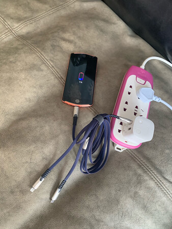 充电速度：不用说，真心快
传输速度：比我想象中还要牛掰
做工质感：比之前用的其他牌子高大上
发热程度：冲了20分钟，没有发烫的感觉
接口类型：三个类型的接口，全覆盖了各种型号的手机和充电宝接口
其他特色：蓝色确实好看