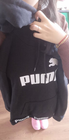 彪马一直都是我喜欢的牌子，衣服质感很好，穿起来很舒服，并且款式也很喜欢～之前买了很多其他款的，还有运动鞋～这款的话穿起来很宽松，陪我买的另外一款裤子老公很喜欢，这次买的价格很划算，真的很便宜，希望以后可以多搞一些活动～