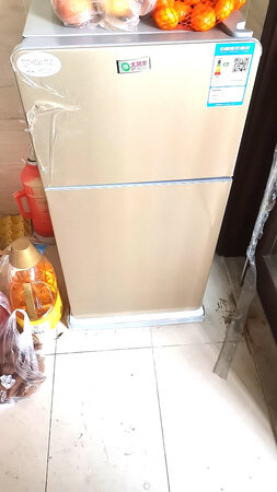 这是一次满意的购物体验，商品送来时完好无损，商家包装很用心；当然了，快递也给力，每次都能送货上门。给他们点赞！有点小，对于单身人士来说还可以了。