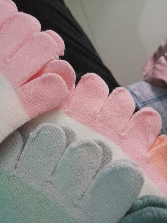 质量这么差，还69块钱。还不如20多块钱的十双袜子。