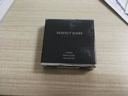包装超级满意，在手上试了一下，淡淡的珠光感，超级满意，喜欢喜欢