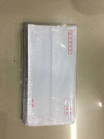 包装太简陋了，信封都破损了。