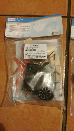 一起做手工。