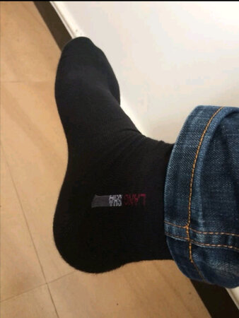 真的是纯棉的，还挺厚，穿上一天脚上啥味也没有，质量是真的好