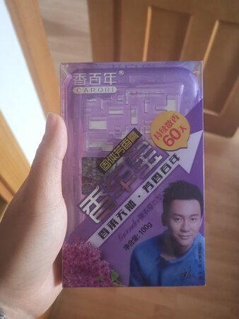 第二次购买了，放在车上味道很好闻，清香，坐在车上闻着不难受，很舒服，不会有劣质香膏或者香水刺鼻的感觉。但有一个缺点就是用不了多久，盒子上标60天，感觉最多一个半月，不知道是不是因为夏秋天气，温度比较高的原因。但总体上还是很喜欢的。