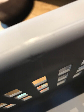 没有味道，分隔放脏衣，还不错，有少少瑕疵，不影响使用。